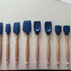 Le Creuset Set 8 of Silicone Spatulas in Blueberry - Excellent Condition!